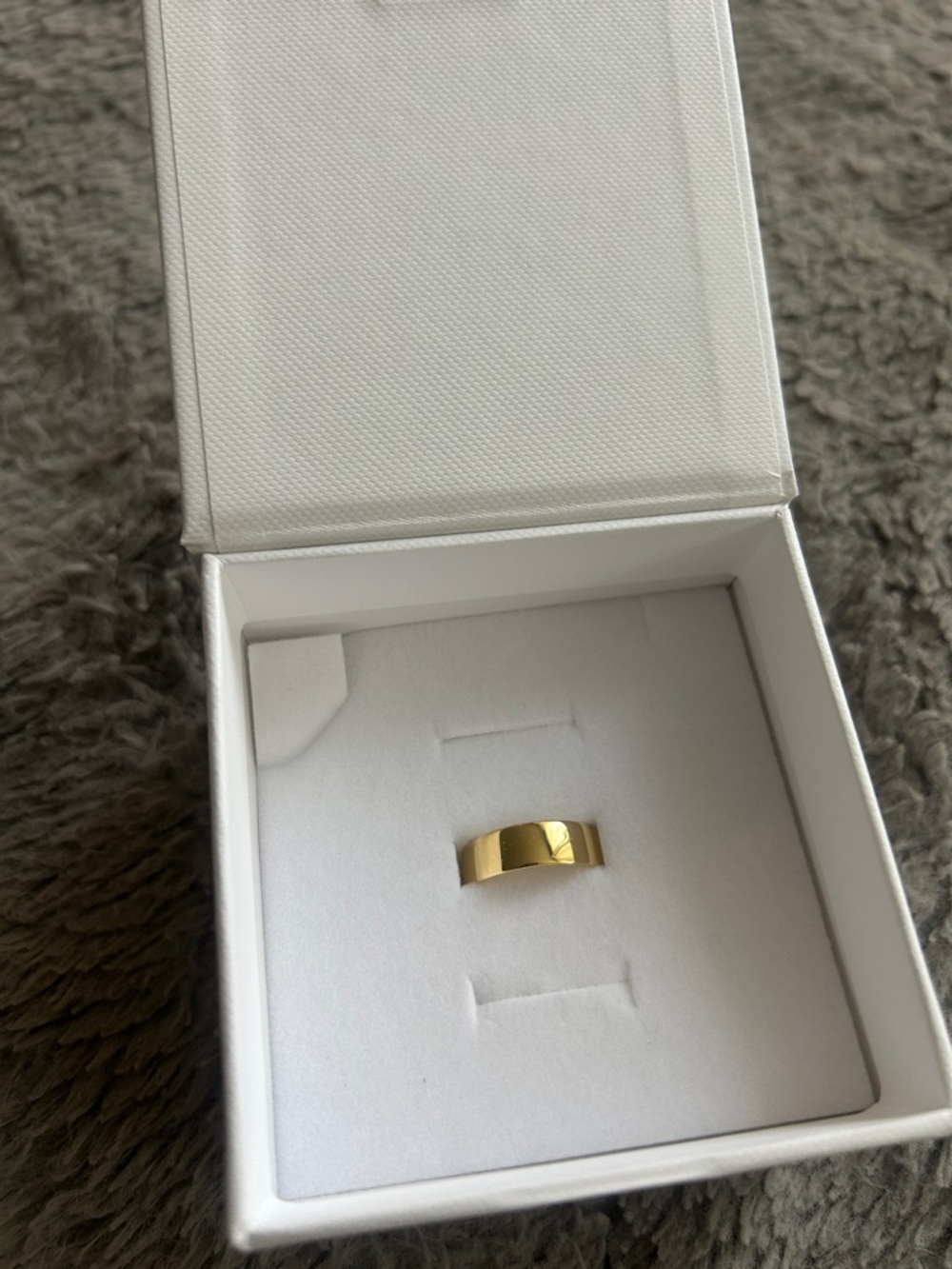 Mejuri Polished Gold Cigar Band Ring - Picture 3 of 5